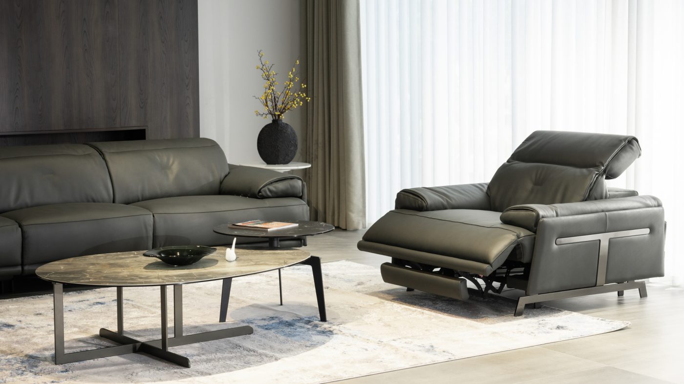 Sofa da thật Eden A5161 ngả chân Zero Gravity demo tại showroom Bocelli Living