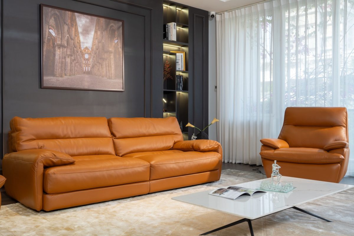 Phòng khách hiện đại với sofa Lucia Bocelli A5202 — không gian dịu dàng, êm ái